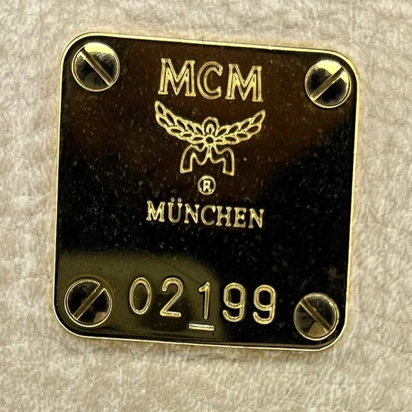 MCM VISETOS SHOULDER BAG IVORY MEDIUM
Beautiful Bag!!! ❤️ - Picture 8 of 11